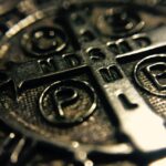 medalha de são bento significado espiritual proteção símbolos